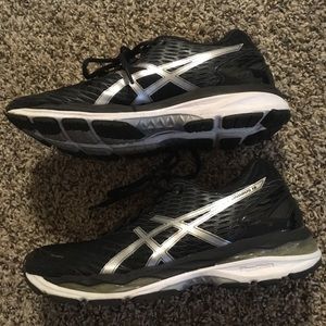 ASICS Gel Nimbus 18– great condition! Size 8.5